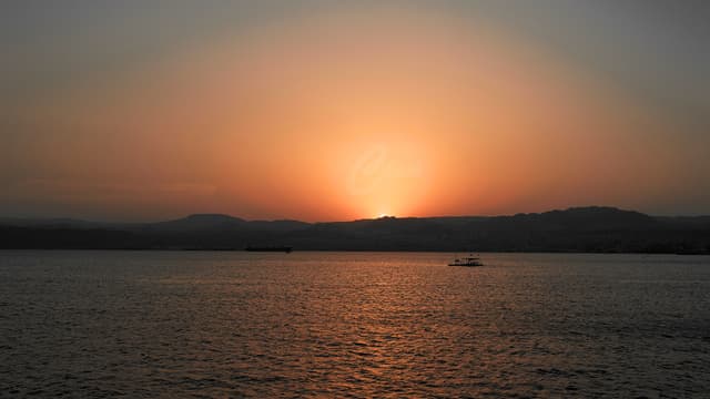 约旦亚喀巴夕阳